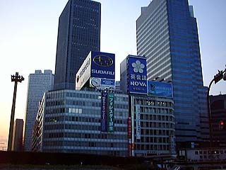 新宿駅西口前